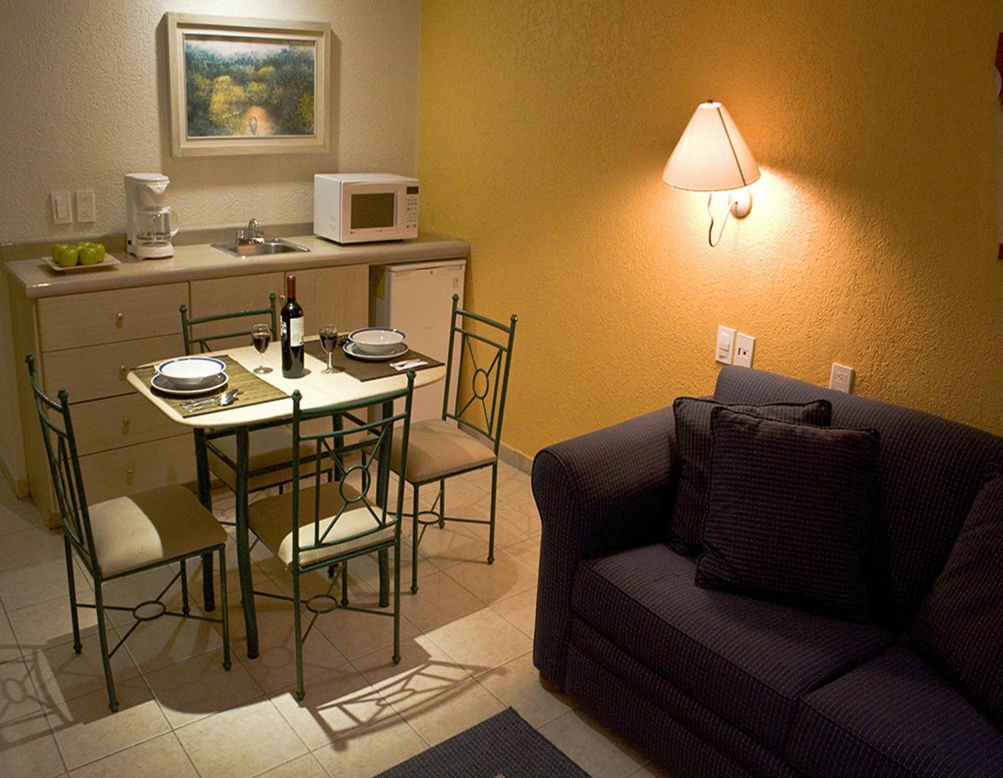 טפצ'ולה Plaza Inn Express מראה חיצוני תמונה